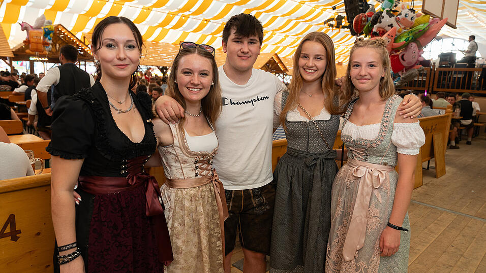 Die Partybilder vom Freitag, 18. August 2023, aus dem Festzelt Nothaft. Die Partybilder vom Freitag, 18. August 2023, aus dem Festzelt Nothaft.