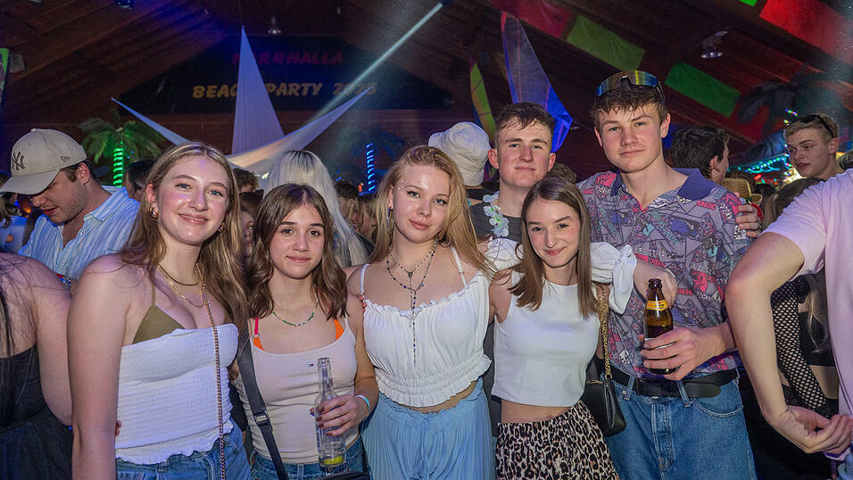 Die besten Bilder vom Samstag zeigen Tanzen und jede Menge Spaß. Die besten Bilder vom Samstag zeigen Tanzen und jede Menge Spaß.