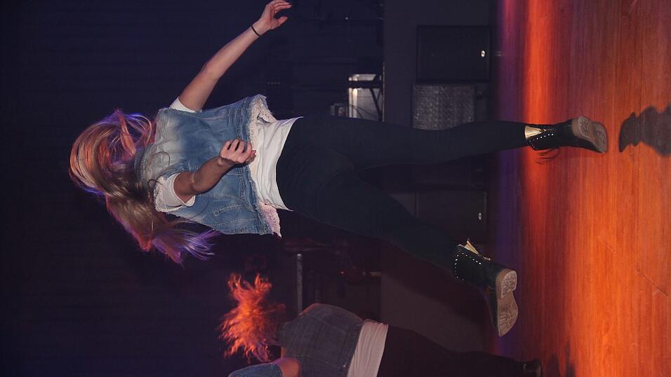 Die Bilder vom Abschlussball der Tanzschule Seidel in der Fraunhofer-Halle am 28. November. Die Bilder vom Abschlussball der Tanzschule Seidel in der Fraunhofer-Halle am 28. November.