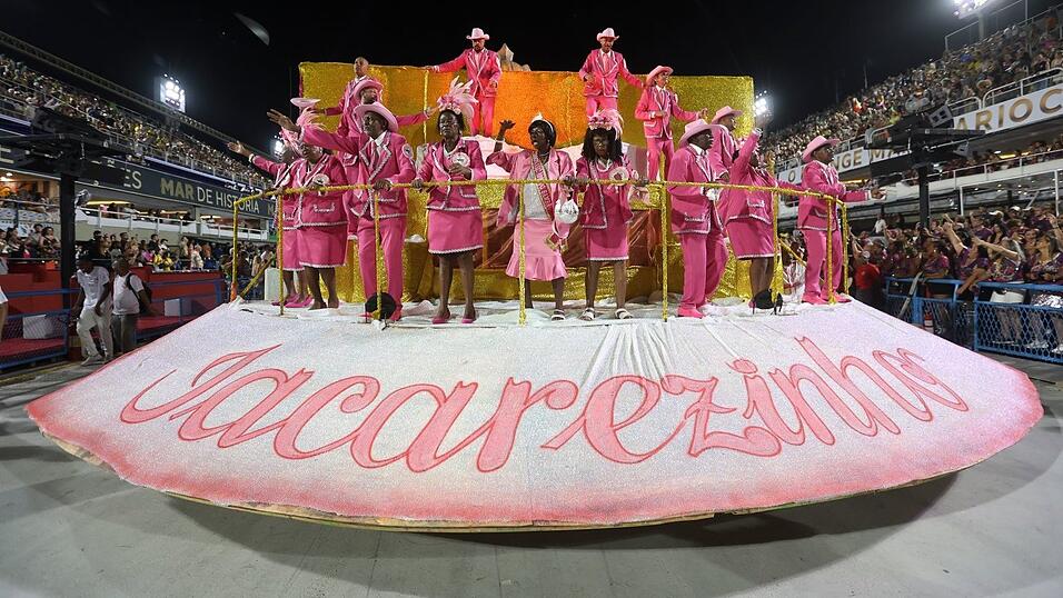Den Auftakt machte die Schule &laquo;Unidos do Jacarezinho&raquo;.