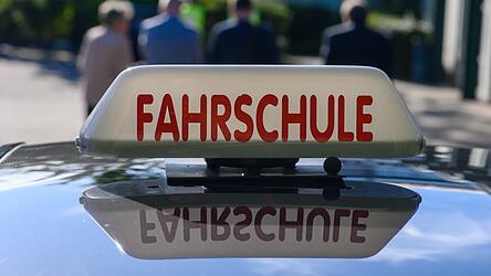 Der Weg zur Fahrerlaubnis soll g&uuml;nstiger und digitaler werden.