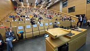 Das Thema der 5. Nachhaltigkeitsgespräche „Schluss mit der Lebensmittelverschwendung“ im TUM-Campus traf auf großes Interesse. Das Thema der 5. Nachhaltigkeitsgespräche „Schluss mit der Lebensmittelverschwendung“ im TUM-Campus traf auf großes Interesse.