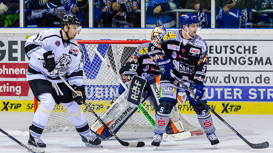 Gegen die anderen Tiger aus Nürnberg verloren die Straubinger mit 1:2 nach Verlängerung. Gegen die anderen Tiger aus Nürnberg verloren die Straubinger mit 1:2 nach Verlängerung.