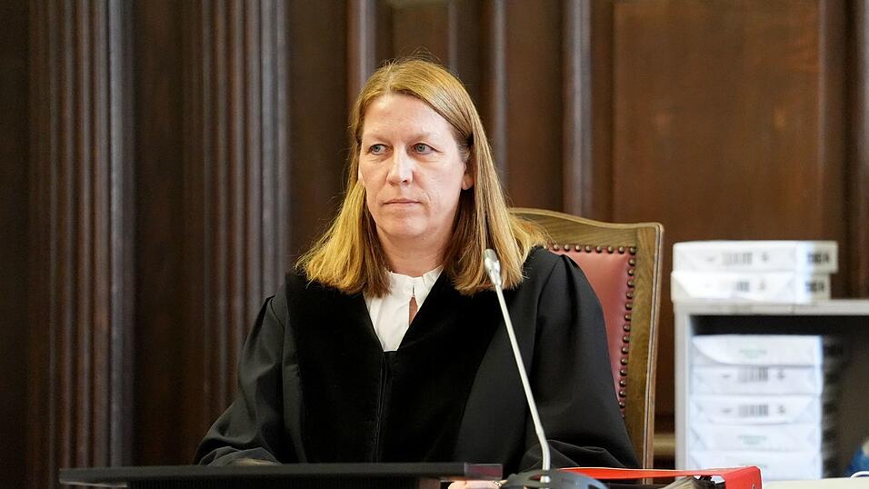 Die Vorsitzende Richterin Isabel Hildebrandt duldet keinen Applaus der Zuhörer im Gerichtssaal. (Archivbild)