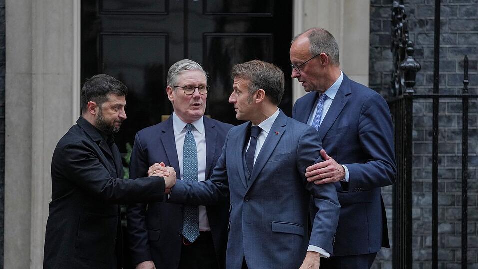 Selenskyj bleibt nach einem Gespräch in London bei seinen roten Linien. Selenskyj bleibt nach einem Gespräch in London bei seinen roten Linien.