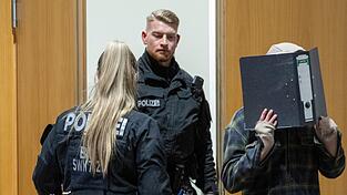 Zu Beginn des Prozesses sagte der Angeklagte nichts.