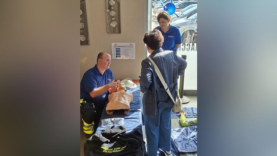 An einer Puppe konnte man &uuml;ben.