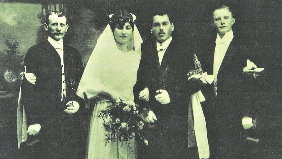 1896 - 125 Jahre: Pfingstbrautpaar Georg Dreger und Anna Hofbauer, die Brautf&uuml;hrer sind unbekannt.
