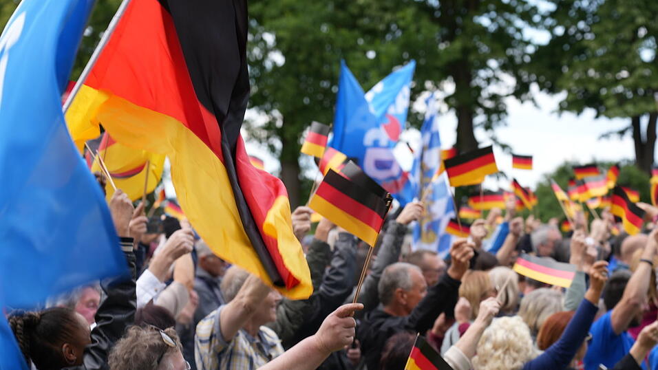Ein Blick auf die Besucher zeigt: Die AfD ist hier mehr Bewegung, als nur Partei. Ein Blick auf die Besucher zeigt: Die AfD ist hier mehr Bewegung, als nur Partei.