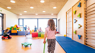 Aktuell k&ouml;nnen mehrere Einrichtungen im Landkreis noch einige Kinder aufnehmen. Wie sie mit der Umschichtung des Eltern-Beitragszuschusses ab 2027 umgehen, besch&auml;ftigt viele bereits.