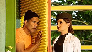 Doppelb&ouml;digkeit des Geschehens: Norman Stehr als M&ouml;bius und Vanessa Boritzka als Oberschwester Monika