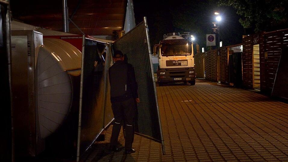 Torausheben ist Teil der Lieferung. Torausheben ist Teil der Lieferung.