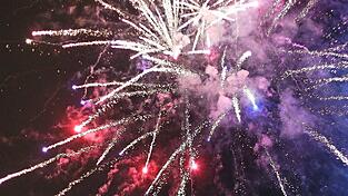 Das Silvesterfeuerwerk dürfte in Bayern den Verkaufszahlen des Einzelhandels zufolge fulminant ausfallen. (Symbolbild) Das Silvesterfeuerwerk dürfte in Bayern den Verkaufszahlen des Einzelhandels zufolge fulminant ausfallen. (Symbolbild)