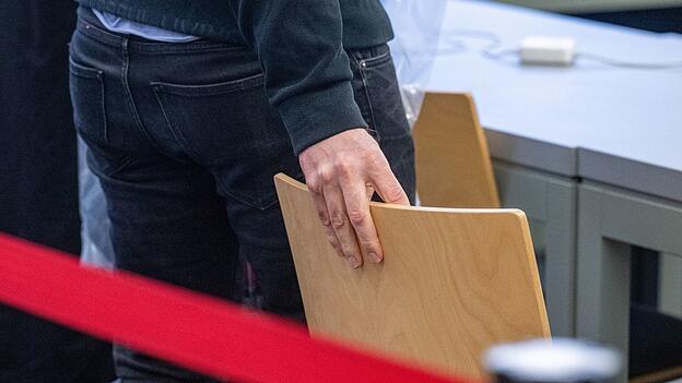 Der Prozess um eine vergiftete Champagner-Flasche in Weiden dauert l&auml;nger als bisher vorgesehen. (Archivbild)