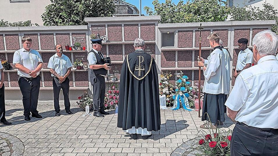 Gemeinde und Vereine w&uuml;rdigten die Verdienste von Roswitha Noerl um Donaustauf.