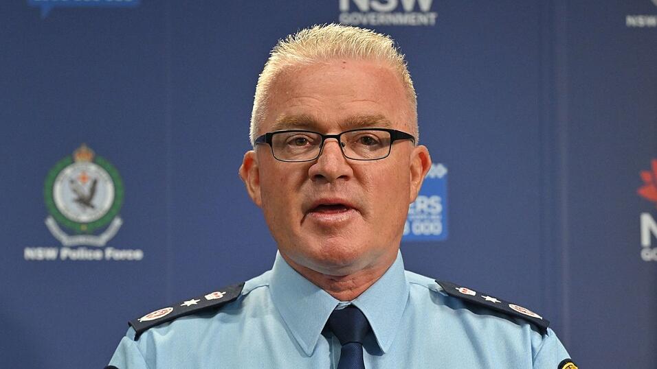 Polizeichef Lanyon &auml;u&szlig;erte sich zum dramatischen SEK-Einsatz gegen mehrere Verd&auml;chtige.