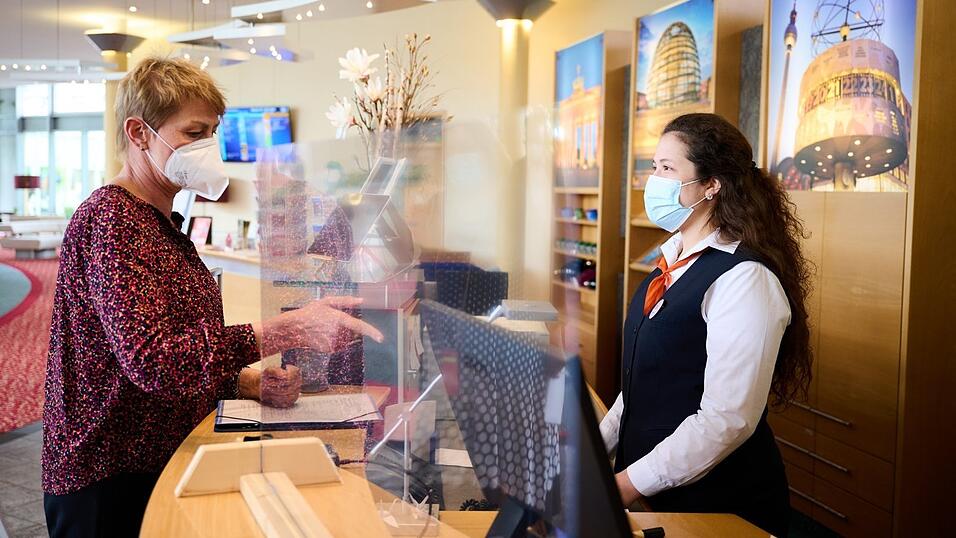 Ausbildung schl&auml;gt Studium: Dem m&uuml;ssen sich Politiker bewusst werden, sonst wird etwa gutes Hotelpersonal k&uuml;nftig noch schwerer zu finden sein.