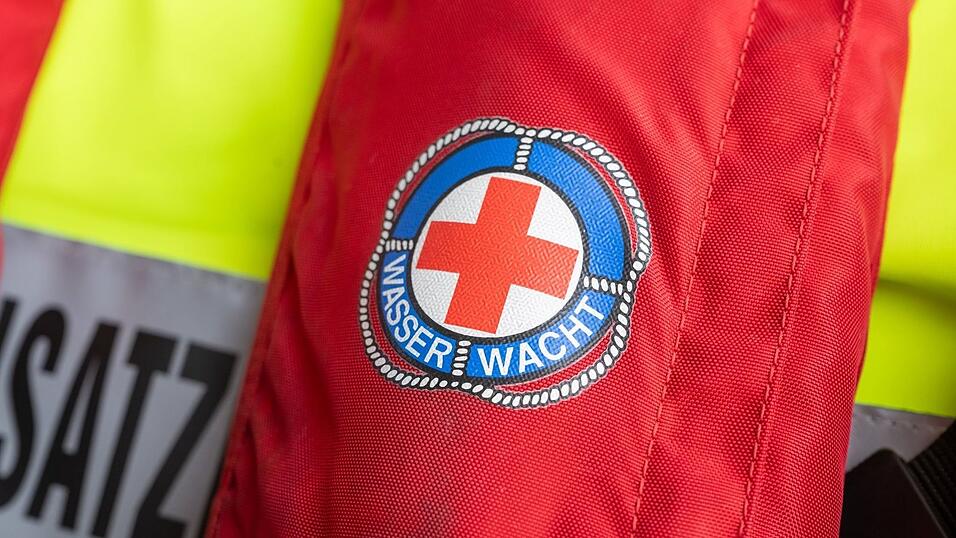 Die Wasserwacht suchte mit anderen Einsatzkr&auml;ften zun&auml;chst vergeblich nach dem 23-J&auml;hrigen, dessen Leiche jetzt identifiziert wurde. (Symbolbild)