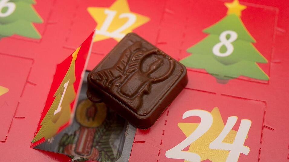 Mineralölrückstände in Adventskalendern: Nach heftiger Kritik von Foodwatch hat ein Landesamt in Bayern die Namen betroffener Hersteller genannt. Mineralölrückstände in Adventskalendern: Nach heftiger Kritik von Foodwatch hat ein Landesamt in Bayern die Namen betroffener Hersteller genannt.