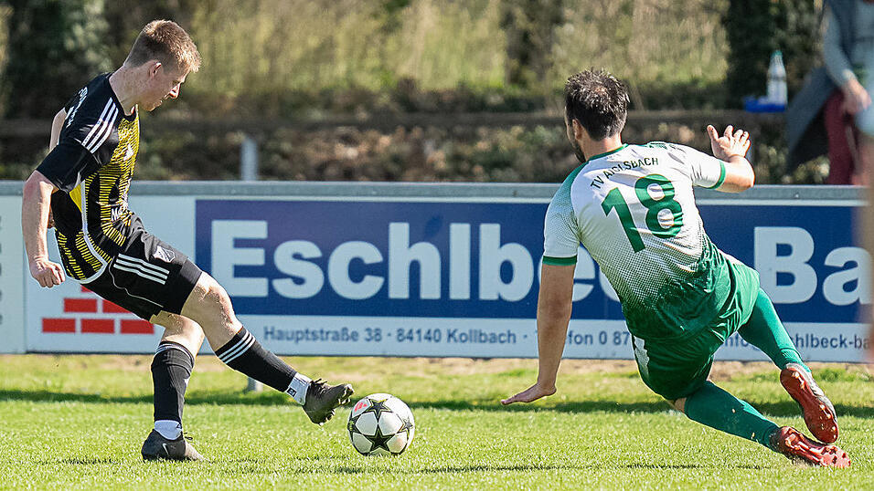 Drei Treffer beim 4:2-Sieg gingen auf das Konto von Samuel Guth (in schwarz-gelb), der nun aber verletzt wohl l&auml;nger ausfallen wird.
