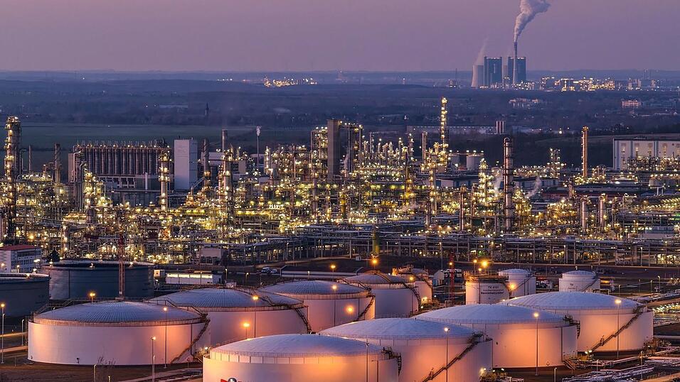 Die von Rohstoffimporten abhängige deutsche Wirtschaft bekommt die Folgen des Iran-Kriegs zu spüren. (Archivbild) Die von Rohstoffimporten abhängige deutsche Wirtschaft bekommt die Folgen des Iran-Kriegs zu spüren. (Archivbild)