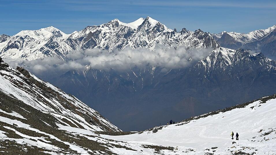 Wanderer gehen am Thorong La Pass in der Annapurna-Region. (Illustration) Wanderer gehen am Thorong La Pass in der Annapurna-Region. (Illustration)