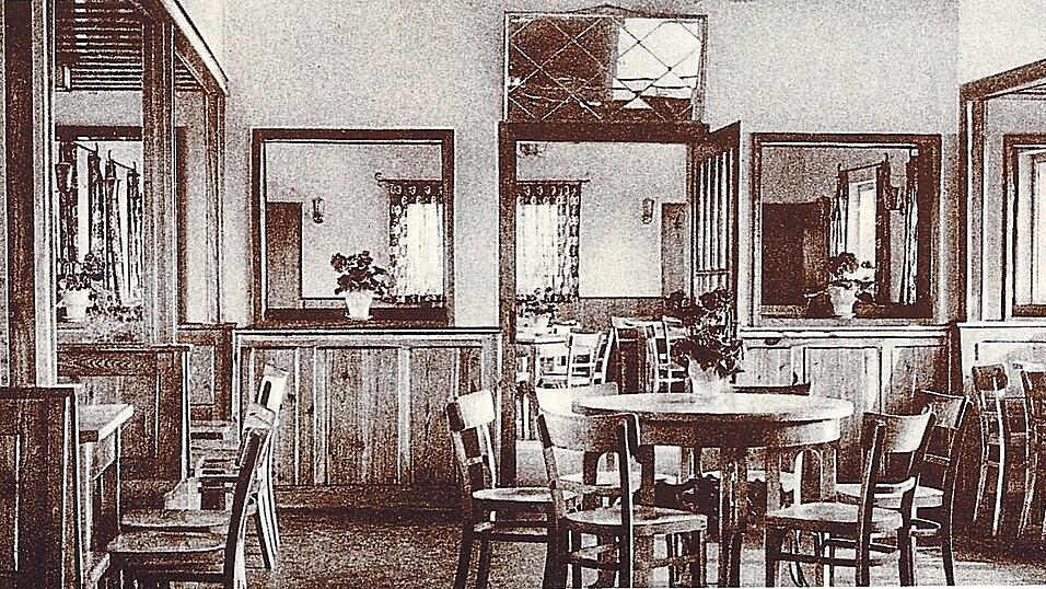 Zwei Beispiele aus alter Zeit: Das Haus von Anton Friedl am Preysingplatz, in dem sich heute das Caf&eacute; Vaitl befindet und unten ein Blick in die Gaststube des 'F&uuml;rter Kellers'.