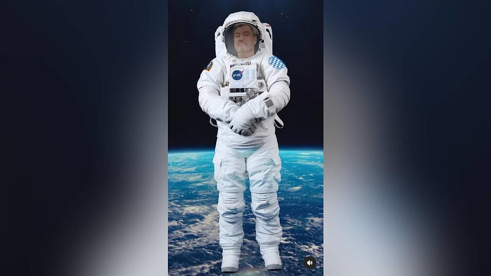 Zumindest in seinem Video schwebt Markus Söder bereits in unendlichen Weiten.