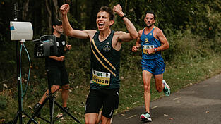 Als Spitzensportler zählt Gruen zu den hundert besten Marathonläufern der Welt.