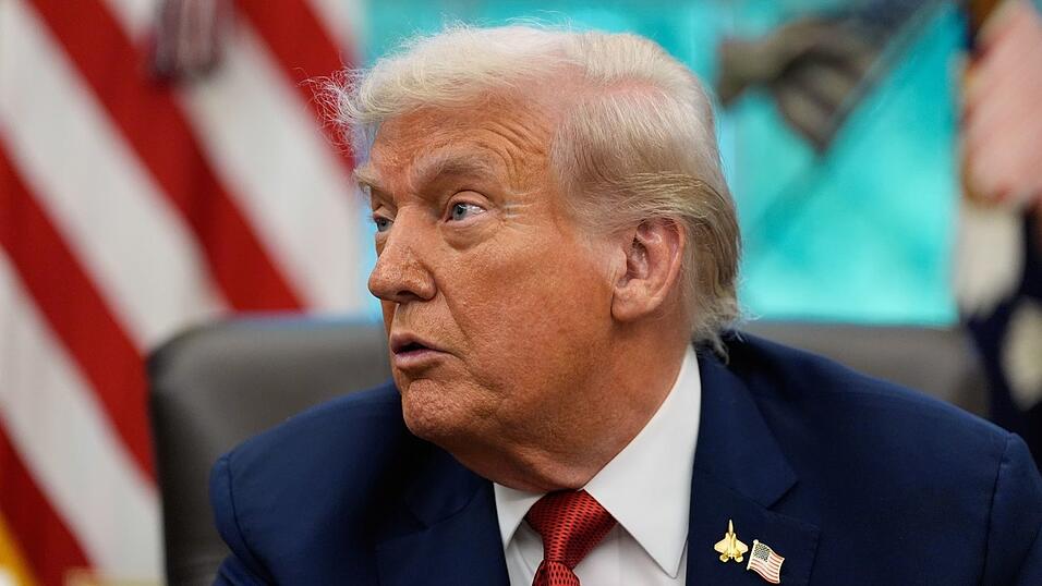 Im Streit über den Haushalt hat die Trump-Regierung damit begonnen, dauerhaft Stellen im öffentlichen Dienst zu streichen. (Archivbild) Im Streit über den Haushalt hat die Trump-Regierung damit begonnen, dauerhaft Stellen im öffentlichen Dienst zu streichen. (Archivbild)