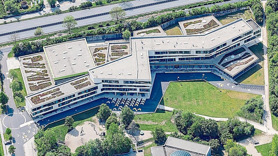 Das Gymnasium Ergolding ging 2013 in Betrieb. Das Gymnasium Ergolding ging 2013 in Betrieb.