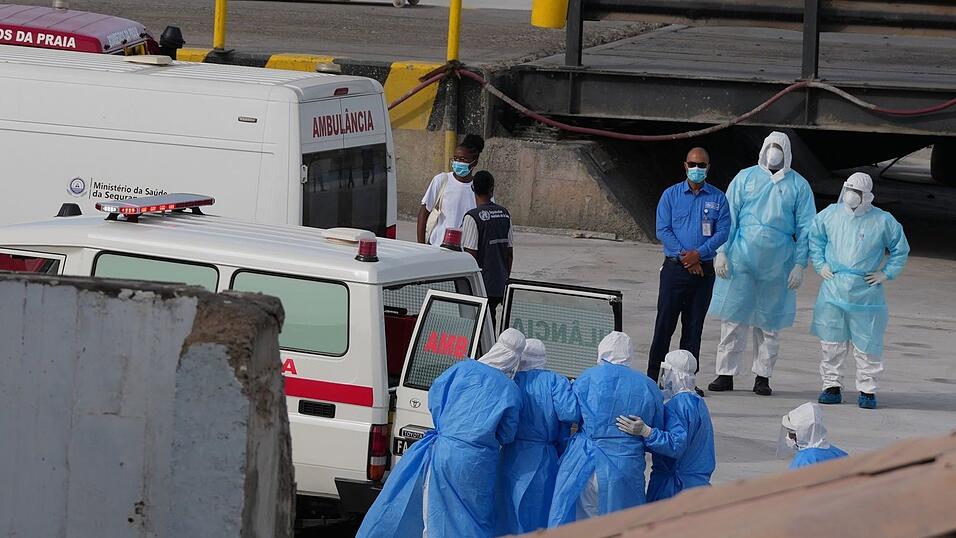 Drei Personen wurden bereits am Donnerstag vom Schiff &laquo;Hondius&raquo; evakuiert.