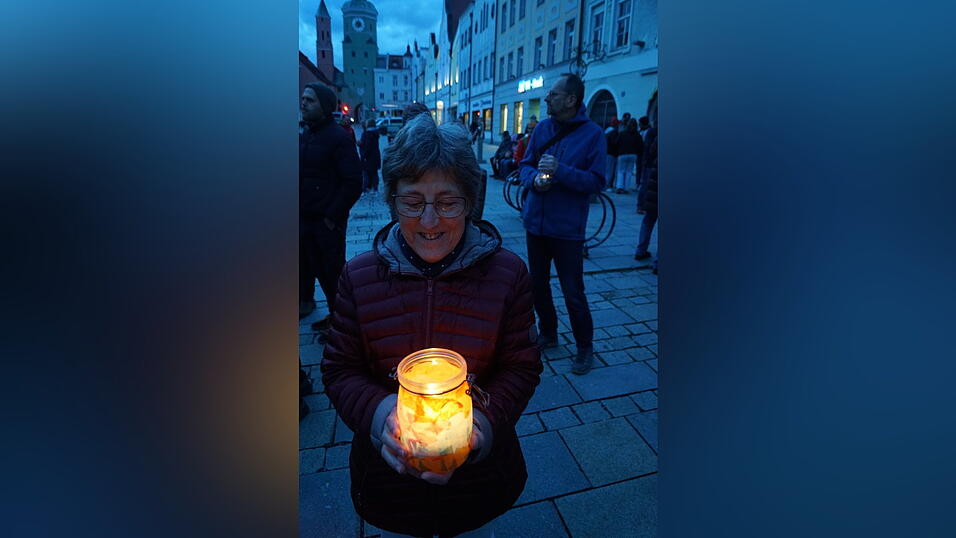 Privatleute sowie Vertreter von Kirchen und Vereinen waren mit dabei.&nbsp;