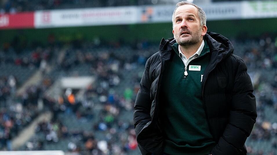 Schwere Zeiten f&uuml;r Augsburgs Trainer Baum.