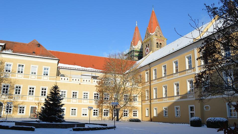 Im Sommer wie im Winter ein Ort der Begegnung: Das Kloster Reichenbach. Im Sommer wie im Winter ein Ort der Begegnung: Das Kloster Reichenbach.