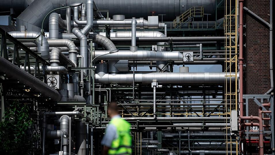 Die Zahl der Gr&uuml;ndungen in der Industrie sinkt stark, vor allem in forschungsintensiven Branchen wie Chemie (Archivbild)