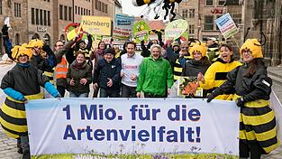2019 stieß das Volksbegehren auf den Nerv der Zeit in Bayern. 1,7 Millionen Menschen forderten mit ihrer Unterschrift mehr Artenschutz in Bayern. Nun sehen die Initiatoren die Umsetzung in Gefahr. (Archivbild)