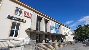Der Bahnhofplatz in Landshut war am Dienstag Schauplatz zweier Polizeieins&auml;tze.