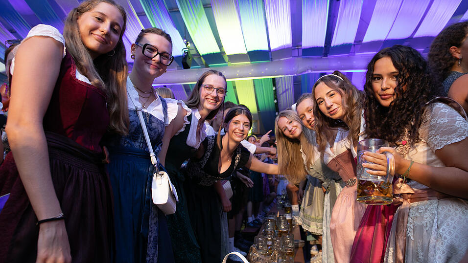 Die Partybilder vom Dienstag, 12. August, aus dem Festzelt Wenisch. Die Partybilder vom Dienstag, 12. August, aus dem Festzelt Wenisch.