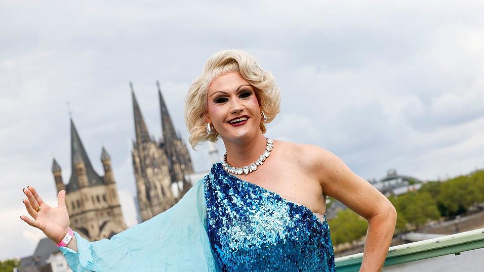 Drag Queen Meryl Deep hält es für wichtig, dass die queere Community Flagge zeigt. Drag Queen Meryl Deep hält es für wichtig, dass die queere Community Flagge zeigt.