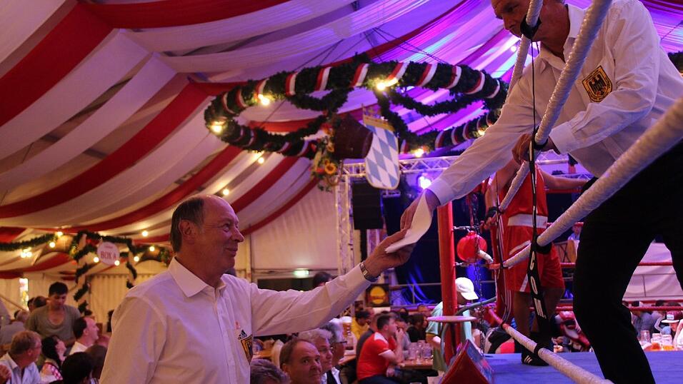 Im Lechner-Festzelt hie&szlig; es am Sonntag wieder 'Let&acute;s get ready to rumble'.