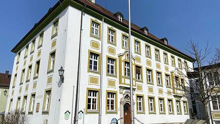 Im Rathaus Bad K&ouml;tzting brechen neue Zeiten an: Nach der Stadratswahl 2026 nehmen sechs Newcomer Platz am Ratstisch.