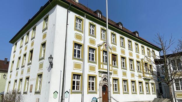 Im Rathaus Bad K&ouml;tzting brechen neue Zeiten an: Nach der Stadratswahl 2026 nehmen sechs Newcomer Platz am Ratstisch.