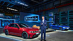 BMW-Produktiosnvorstand&nbsp;Raymond Wittmann stellt den neuen BMW 3er im Werk Dingolfing vor.