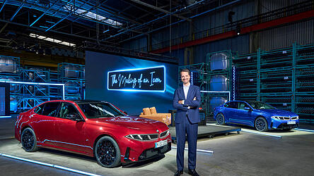 BMW-Produktionsvorstand Raymond Wittmann stellte den neuen Verbrenner-3er im Werk Dingolfing vor. BMW-Produktionsvorstand Raymond Wittmann stellte den neuen Verbrenner-3er im Werk Dingolfing vor.