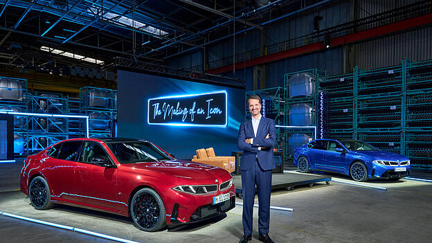BMW-Produktionsvorstand Raymond Wittmann stellte den neuen Verbrenner-3er im Werk Dingolfing vor. BMW-Produktionsvorstand Raymond Wittmann stellte den neuen Verbrenner-3er im Werk Dingolfing vor.