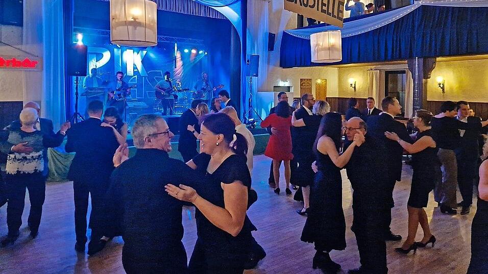 Zur Musik von Pik As l&auml;sst es sich gut tanzen.