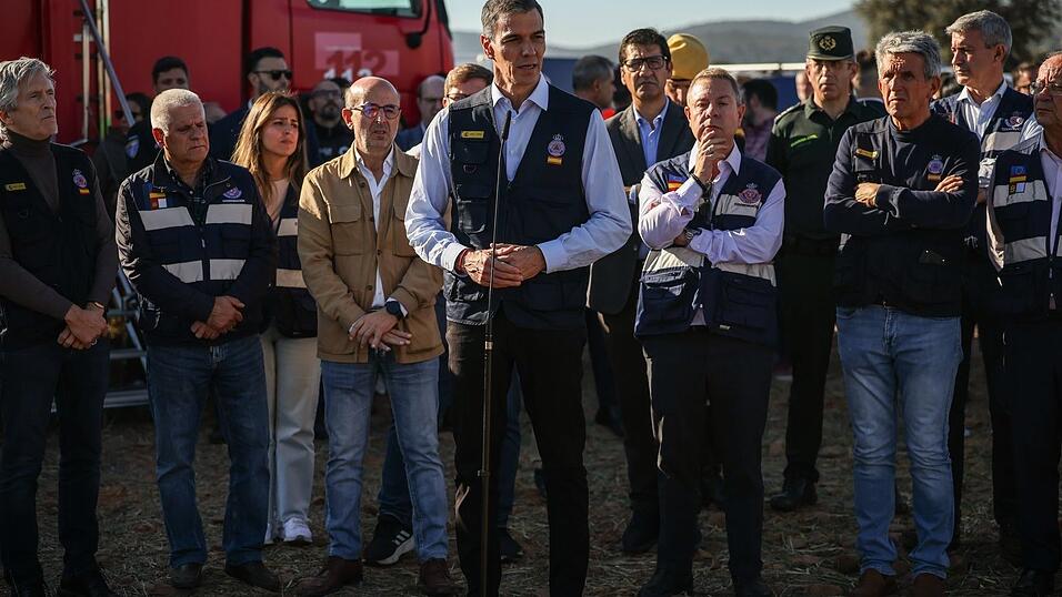 Spaniens Ministerpr&auml;sident sieht sich nach dem Ungl&uuml;ck Vorw&uuml;rfen ausgesetzt.