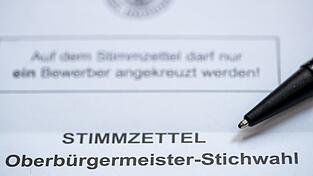 Bis zu den nächsten Stichwahlen auf kommunaler Ebene ist es in Bayern zwar noch eine Weile hin - schon jetzt ist aber klar: Es gibt vielerorts viel zu wenige Bewerber für Stadt- und Gemeinderatsposten. Die SPD will das ändern. (Illustration) Bis zu den nächsten Stichwahlen auf kommunaler Ebene ist es in Bayern zwar noch eine Weile hin - schon jetzt ist aber klar: Es gibt vielerorts viel zu wenige Bewerber für Stadt- und Gemeinderatsposten. Die SPD will das ändern. (Illustration)