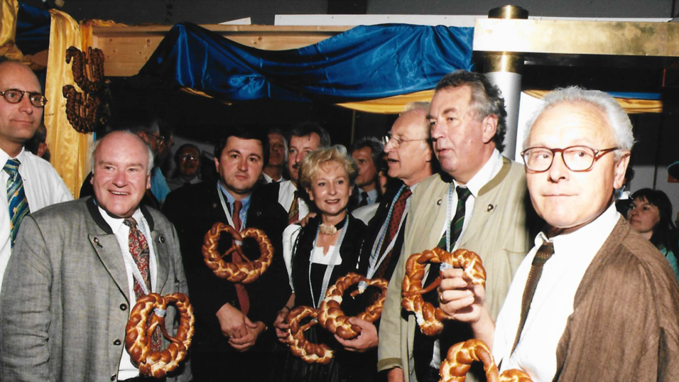 Ingo Wei&szlig; (r.) mit unter anderen (v. l.) MdB Ernst Hinsken, Alfred Reisinger, dem Ehepaar Karin und Edmund Stoiber